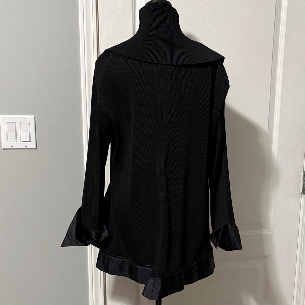 Unique Pleated Lightweight Jacket - Picture 7 of 7